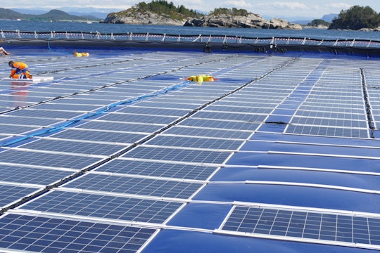 En flytande solcellsanläggning i Norge